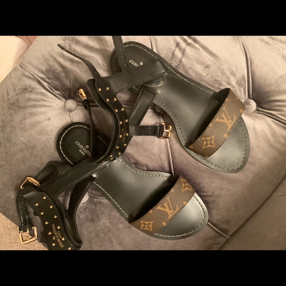 Lv sandals